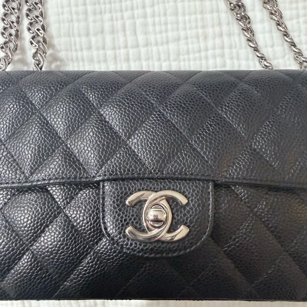 CHANEL Black Quilted Caviar Leather Shoulder Bag with Silver Chain - Picture 3 of 10